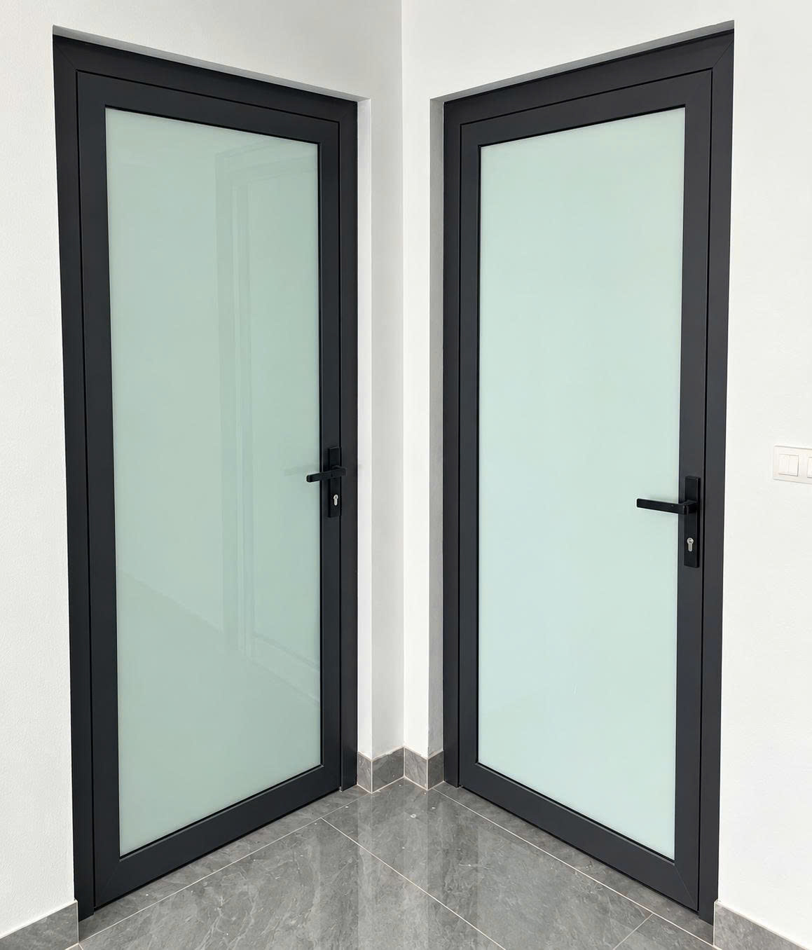 Cửa đi mở quay Xingfa - Ảnh 3